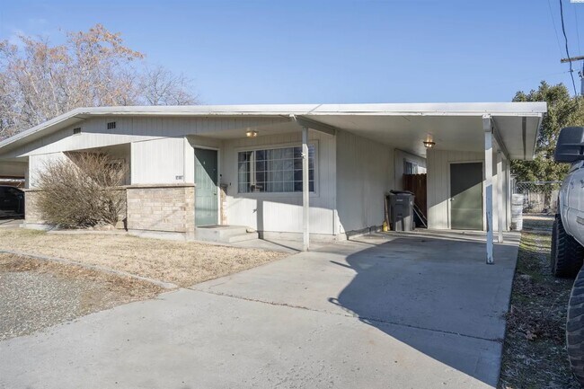 Building Photo - 1411 S Vancouver St