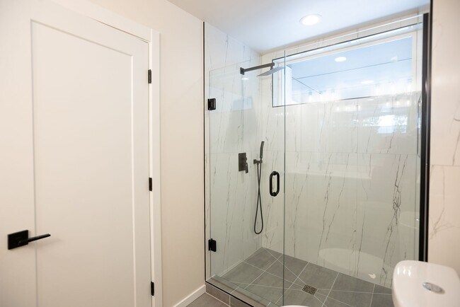Building Photo - New Modern Ballard Townhouse | 3BR/2BA | Private Patio & Backyard