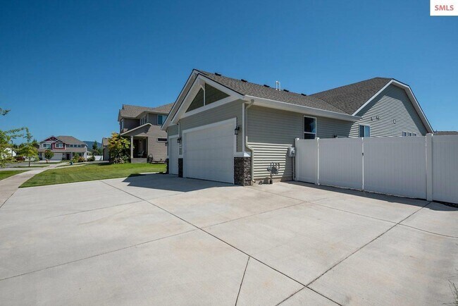 Building Photo - 4342 Magrath Dr