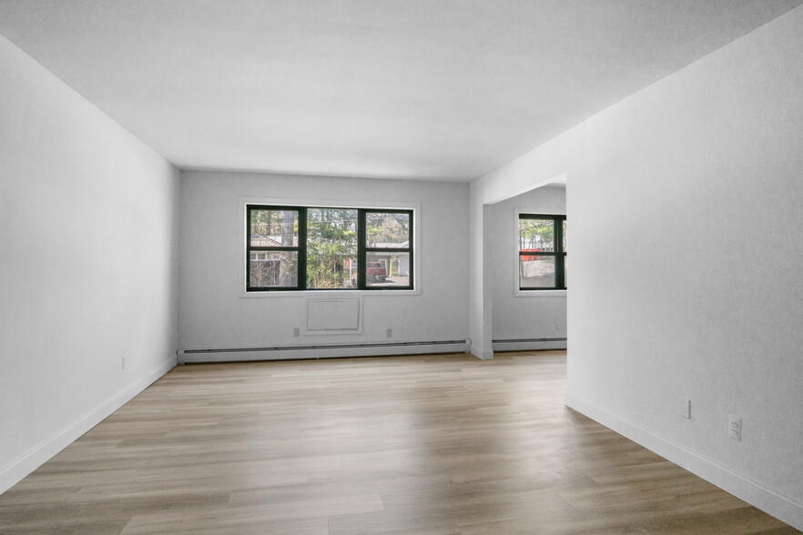 Building Photo - Laurel Gardens APT