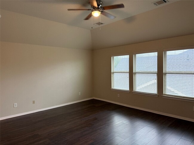 Building Photo - 29015 Davenport Dr