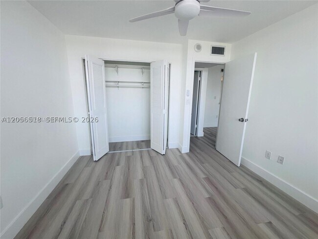 Building Photo - 1200 NE Miami Gardens Dr