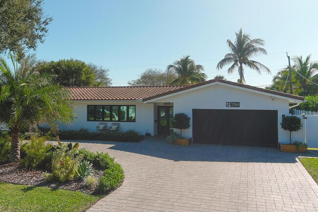Building Photo - 2740 NE 40th Ct