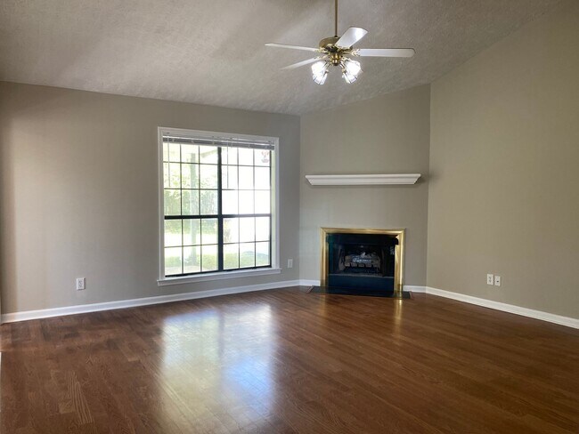 Building Photo - Charming 3-Bedroom Brick Home with Modern ...