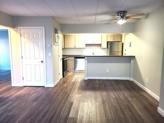 Building Photo - 576 Washington St