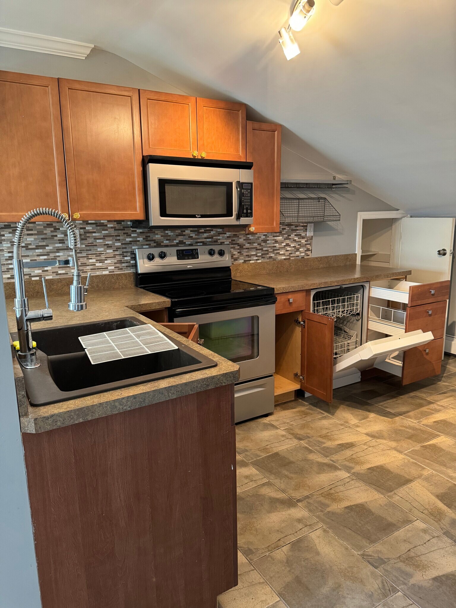 Building Photo - 25 Glenmere Ln