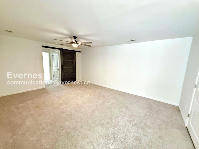Building Photo - 4008 Park Crossings Dr