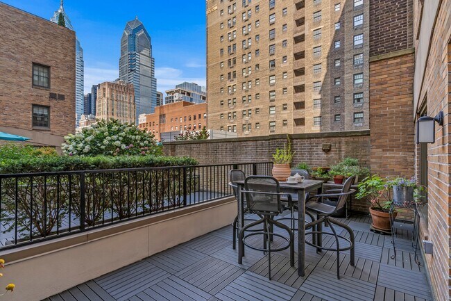 Building Photo - Parc Rittenhouse
