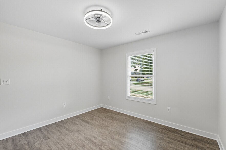 Building Photo - 6629 Ashbrooke Drive