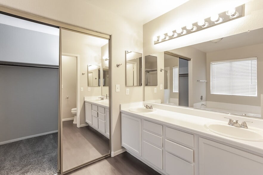 Building Photo - 7208 Pinon Crest Ct