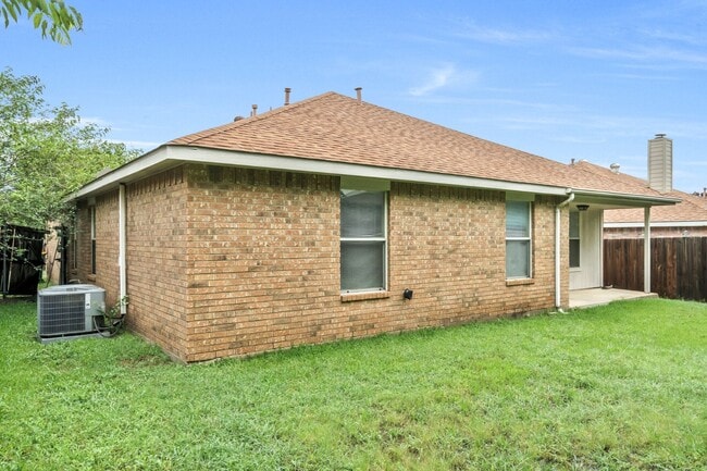 Building Photo - 203 Cain Dr