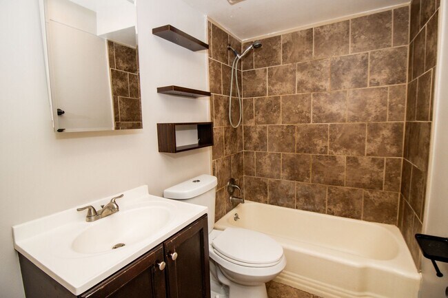 Building Photo - 15517 Shirley Ave