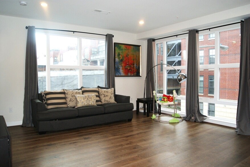 Building Photo - 2337 Champlain St NW