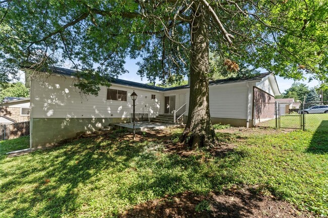 Building Photo - 7154 Laclede Meadows Dr