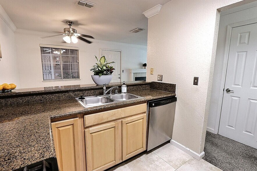 Building Photo - 11150 Trinity River Dr
