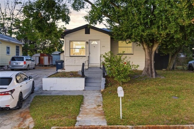 Building Photo - 2717 W Cherry St