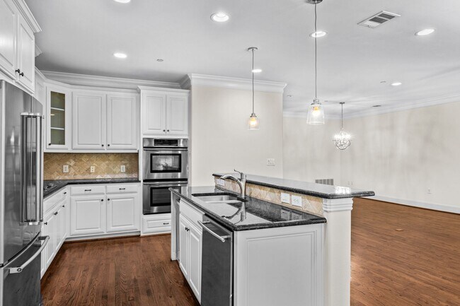 Building Photo - Luxury Highland Park Living
