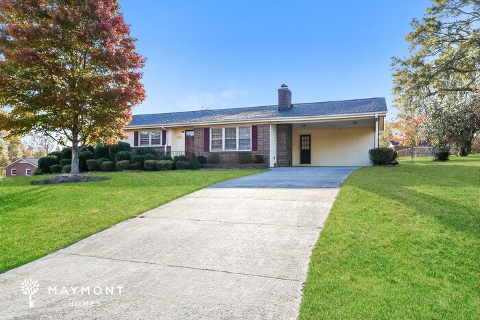 Building Photo - 301 Pineridge Dr