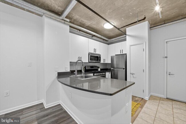 Building Photo - 1300 N St NW