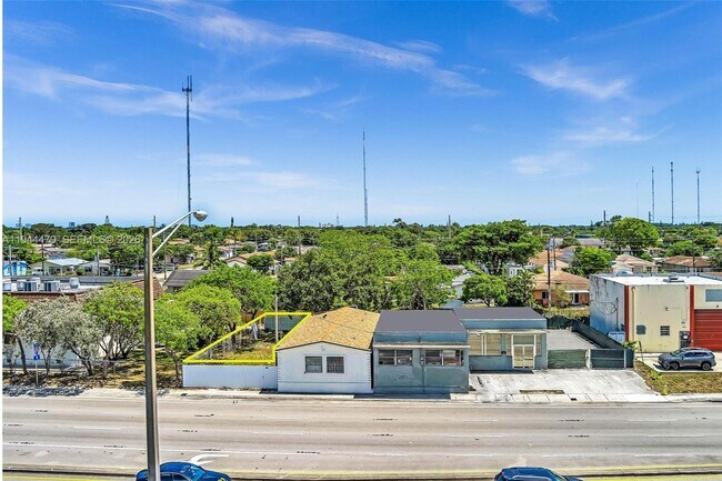 Building Photo - 5424 Pembroke Rd