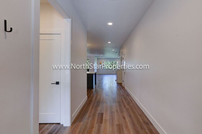 Building Photo - 2542 NW Marken St