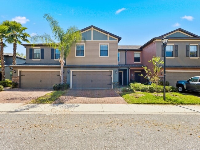 Building Photo - Stunning 3 BR + LOFT/2.5 BA /2-Car Garage townhome in the highly desirable GATED community of Hid...