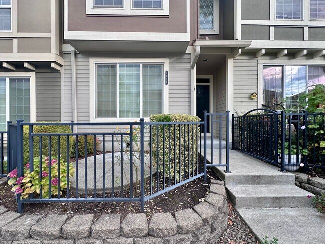 Building Photo - Modern Comfort Meets Convenience in Beaver...