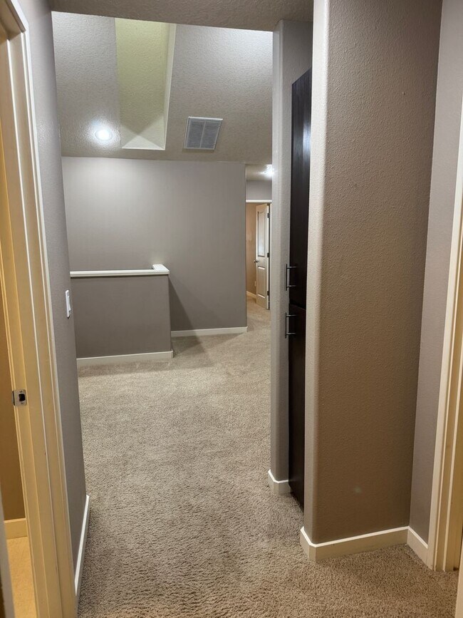 Building Photo - Beautiful 2br/2.5ba Townhome in Arbor Parc...