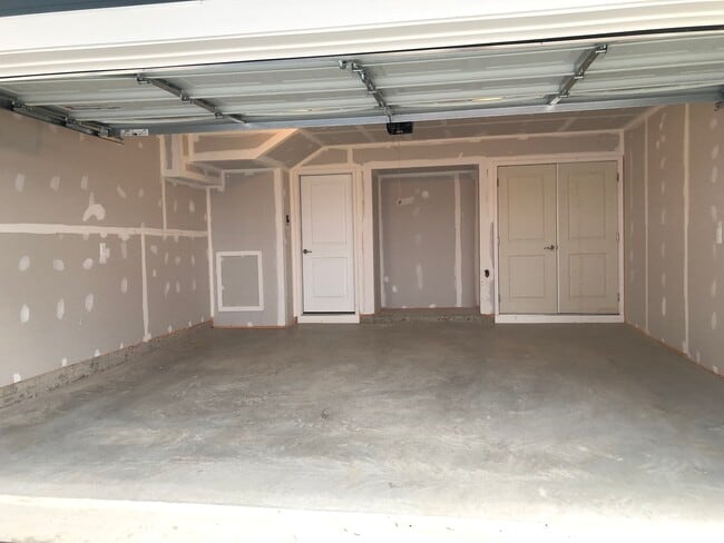 Building Photo - 7870 Johnnycake Rd