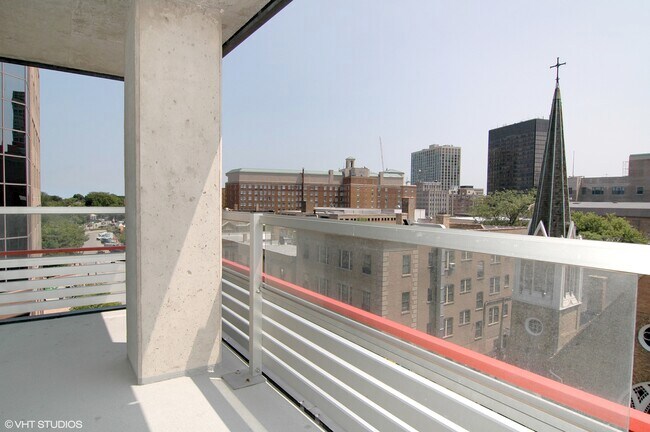 Private balcony - 800 Elgin Rd