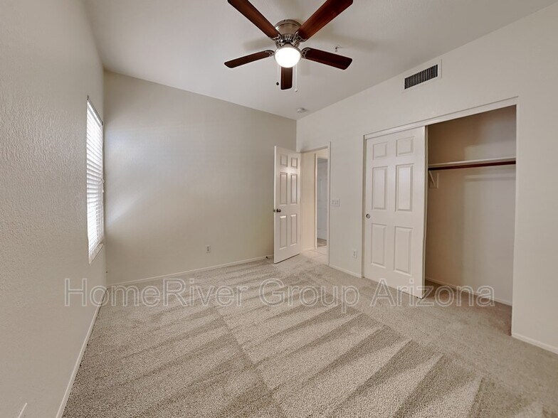 Building Photo - 9135 E Laurel Ln