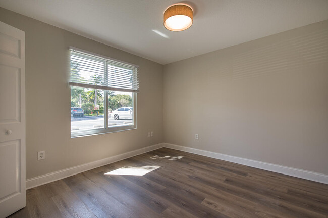Building Photo - 101 Villa Cir