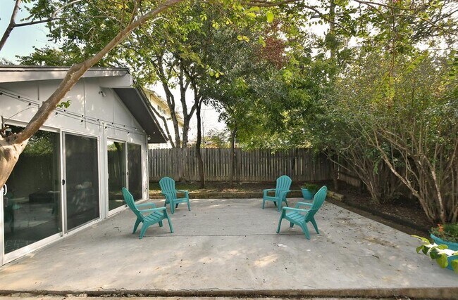Building Photo - 7204 Hartnell Dr