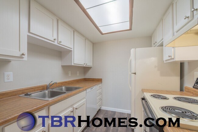 Building Photo - 7855 Barbara Ann Dr