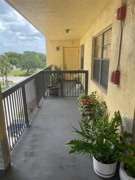 Building Photo - 6475 W Oakland Park Blvd