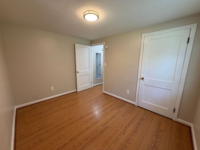 Building Photo - Charming Duplex Near Downtown Blacksburg