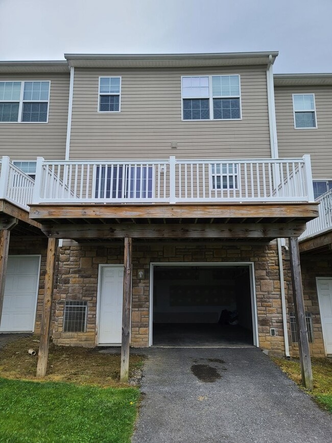 Building Photo - 3 Bedroom Townhome for Rent in Waynesboro!