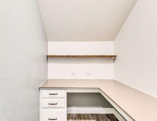 Building Photo - 217 Andele Way