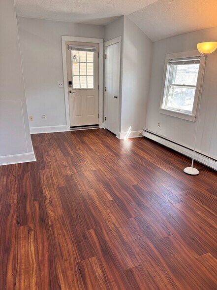 Building Photo - 317 S Main St