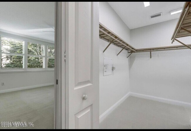 Building Photo - 156 Hidden Palms Ln