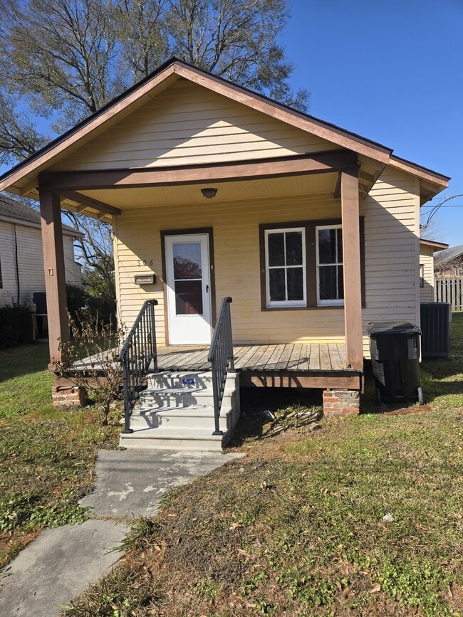 Building Photo - 306 S Severin St