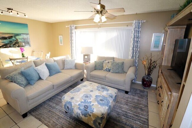 Building Photo - One bedroom apartment 7 or 12 months rental terms available/ Apartamento disponible amueblado o s...