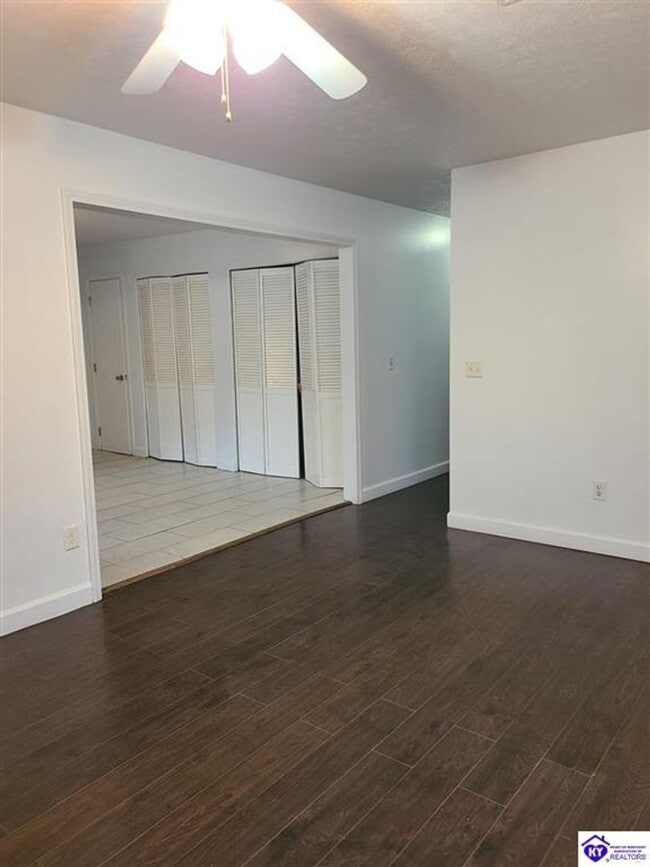 Building Photo - 1506 W Elm Rd