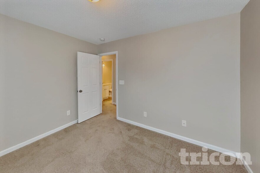 Building Photo - 223 Pebblestone Dr