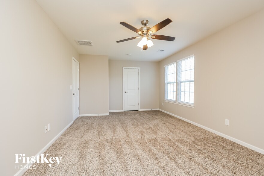 Building Photo - 7836 Oakfield Grove