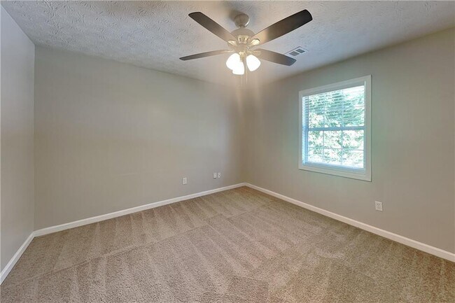 Building Photo - 1395 Chalet Cir