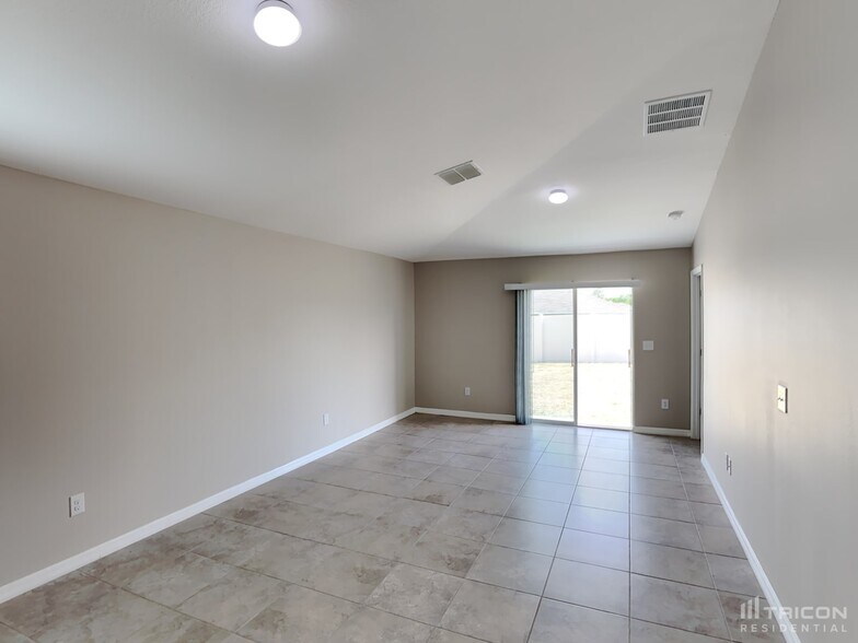 Building Photo - 5029 Golden Fig Ln