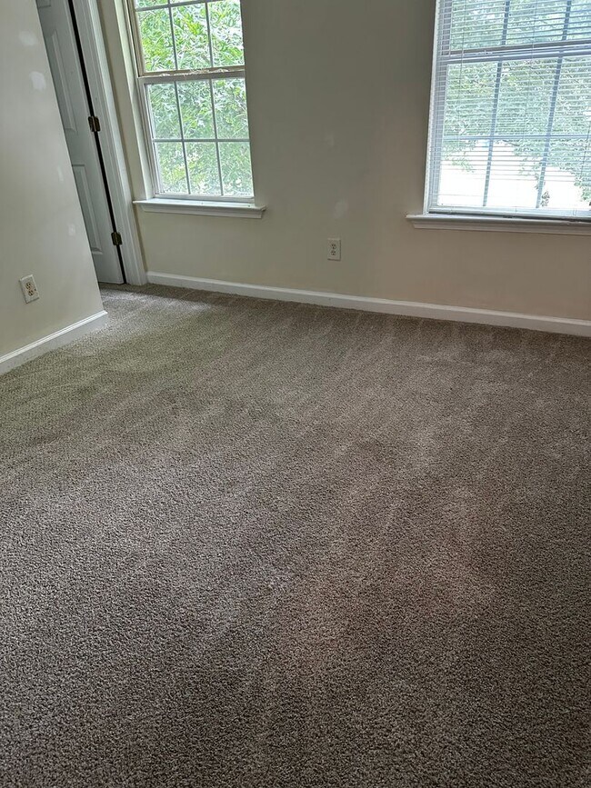 Building Photo - 4 bedrooms 2.5 baths home in Locust Grove