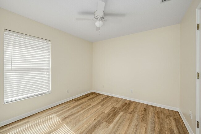 Building Photo - 4 BEDROOM POOL HOME IN SUNTREE!!!!!!!