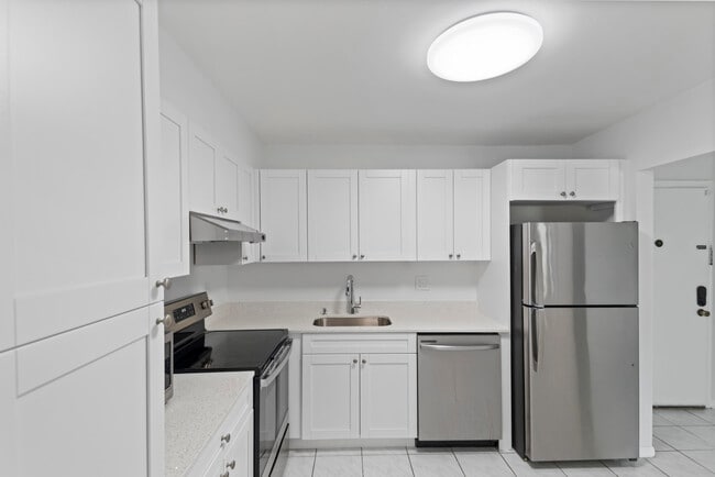 Building Photo - 495 SE 8th St